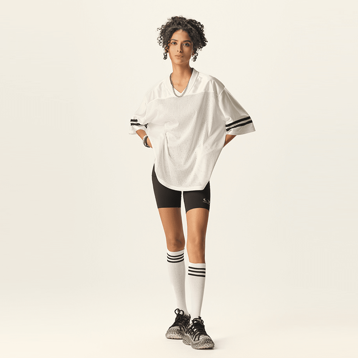 Unisex Vintage V-neck Cut-out Contrast Color T-shirt