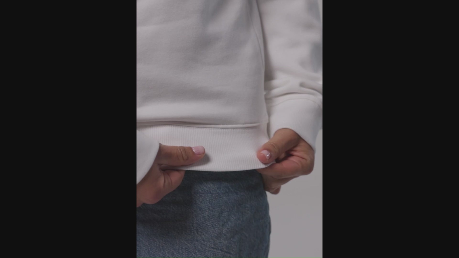 Unisex organic raglan sweatshirt